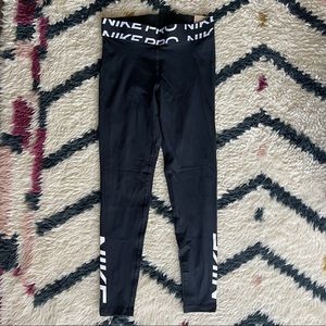 Nike Pro Dri-FIT
Women’s Mid-Rise Graphic Leggings